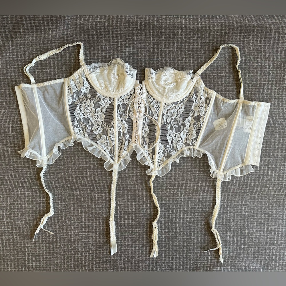Victoria’s Secret Bustier Corset 36C White Sexy Lace Lingerie Busty Boned Bridal - Picture 4 of 14